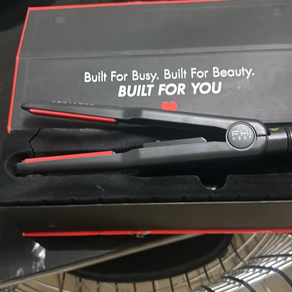 FHI HEAT Platform Pro Styling Tourmaline Hair Straightener Hair Types, 1/2 Inch - Picture 2 of 9